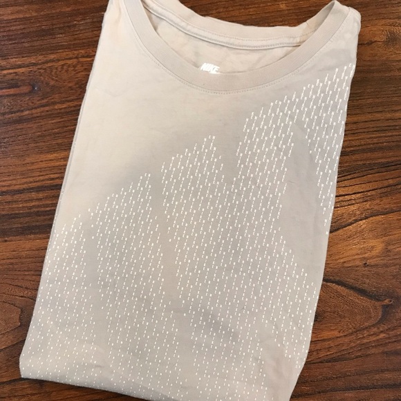 👟NIKE Logo Short Sleeve Tee - Picture 1 of 6